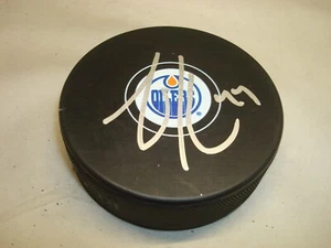 Zack Kassian signed Edmonton Oilers Hockey Puck handsigniert 1E - Bild 1 von 2