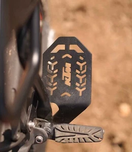 Reposapiés (par) apto para KTM DUKE 390 (GEN - 3) (2024 - 2025) - Imagen 1 de 1