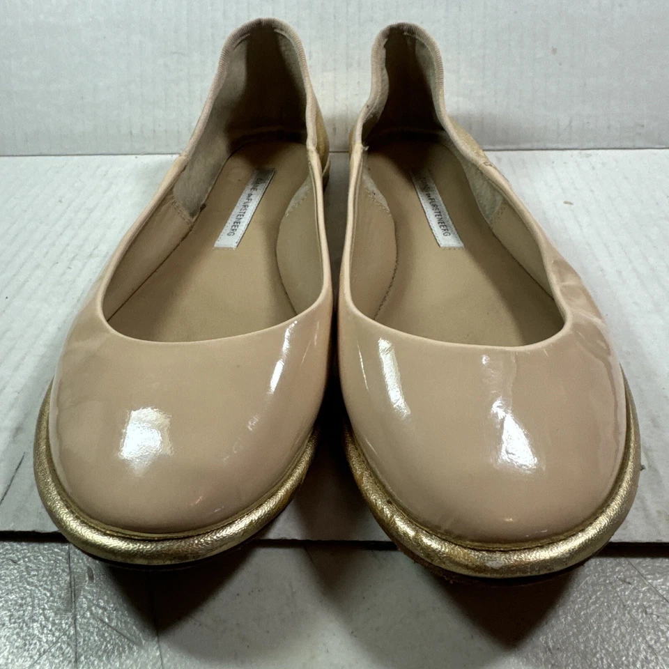 Bailarina plana Diane Von Furstenberg charol de ballet oro desnudo 7,5 M Foto 1 de 4