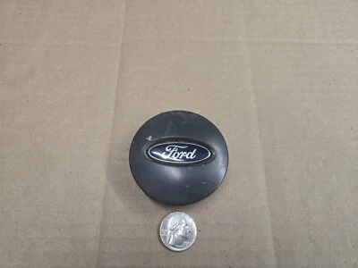 Tampa central Ford OEM 2002-2015 Escape Edge Flex Fusion cinza escuro 3L24-1A096-AA - Imagem 1 de 3