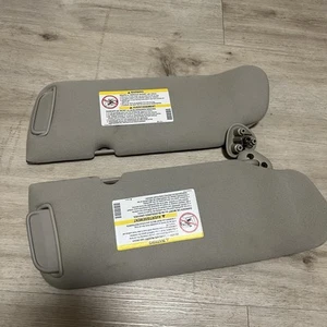 199-2006 Silverado Yukon Tahoe Sierra OEM Set Sun Visors Beige Tan 15006353 - Picture 1 of 5