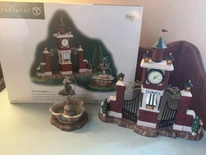 Dept 56 Natale in città "City Park Gateway" Set di 2 #56.58992 Usato in ottime condizioni - Foto 1 di 11