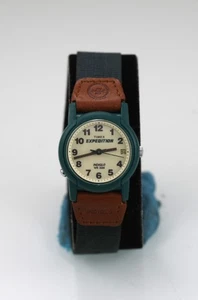 Timex Expedition Uhr Damen Grün Plastik Nylon 30m Licht Datum Beige Quarz - Bild 1 von 6