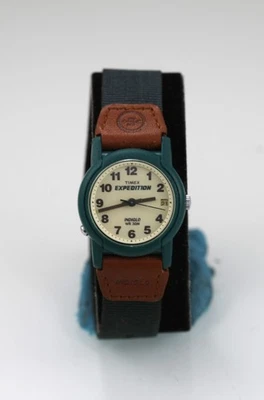 Timex Expedition Uhr Damen Grün Plastik Nylon 30m Licht Datum Beige Quarz - Bild 1 von 4