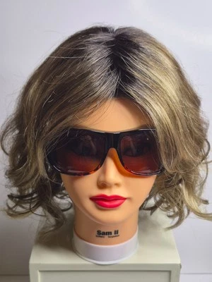 Peluca DAKOTA de ENVY Honey Breeze Encaje Frontal y Mono Parte Promedio MP Foto 1 de 4