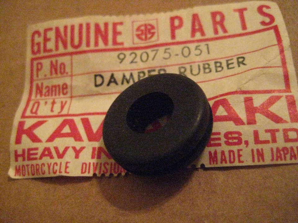 KAWASAKI Z1/KZ/H1/S2//F/KL/KE/KDX/KLT/KD/G5/G4 CARROCERÍA/MARCO AMORTIGUADOR GOMA ¡NOS! Foto 1 de 1