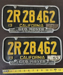 Par de matrículas vintage de California 1951 con marcos de distribuidor Compton - Imagen 1 de 21
