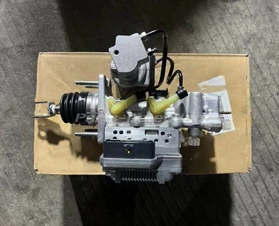 Brake Booster Assembly With Master Cylinder For 2011-2014 12 13 Toyota Prius - Image 1 of 4