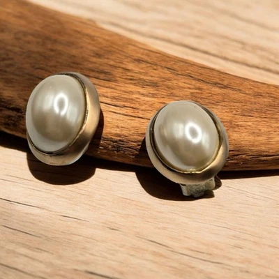 Iridescent Oval Shaped Bead Off White Creamy Color Tone Bazel Setting Gold Tone - Image 1 of 4