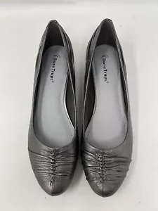 BareTraps Landy Pewter Silver Leather Slip On Wedge Heel Flats Size 8 M NIB New - Picture 1 of 13
