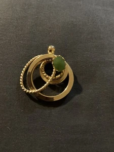 Faux Jade And Gold Tone Pendant - Bild 1 von 1