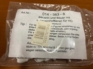 Auhagen? H0 1:87; Bäuerin u. Bauer mit 8 Hoftieren unbemalt, neuwertig in OVP - Bild 1 von 3