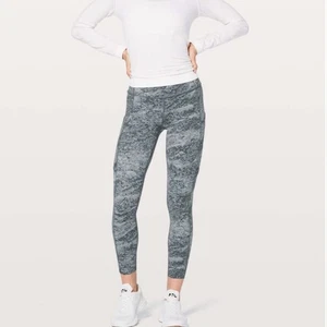 Lululemon enge Leggings 7/8 Nulux 25" im Bereich eisgrau mit Oberschenkeltaschen 4 - Bild 1 von 11