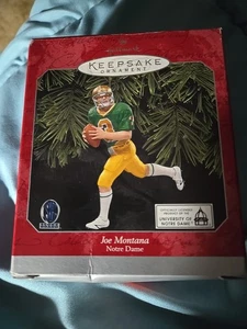 Joe Montana ~ Notre Dame ~ 1998 Hallmark Keepsake Ornament ~ De colección - Imagen 1 de 5