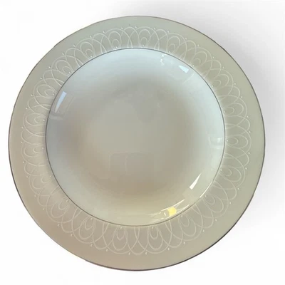 Tazón de sopa con borde Waterford Ballet Icing Pearl de 9" borde de platino - varios artículos Foto 1 de 4