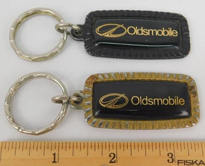 LOTE DE 2 - Llavero LOGOTIPO OLDSMOBILE Llavero Coche Anillo Metal Esmalte HECHO EN EE. UU. - Imagen 1 de 11