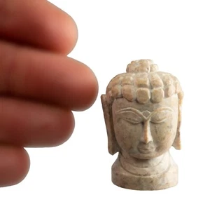 Tête de Bouddha en pierre -Sculpture indienne 4.4 cm- fait main - Inde # 8190 - Foto 1 di 9
