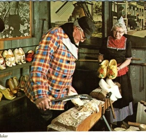 Klompen Maker Wood Clogs Carving Shoes Netherlands Holland MI Vintage Postcard - Picture 1 of 4