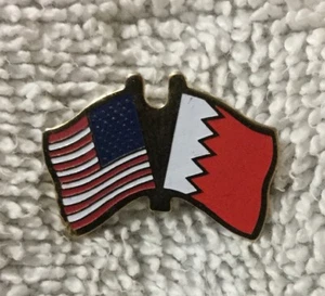 Qatar USA Friendship Arab Arabian Pride Flag Gold Hat Lapel Pin Tie Tac Y5B - Picture 1 of 3