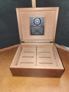 Megacra Cigar Humidor Leather Surface Handmade Real Solid Spanish Cedar Lined  - Foto 1 di 11