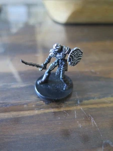 DUNGEONS & DRAGONS MINIATURES MINIS WAR DRUMS 34 KARNATHI ZOMBIE NO CARD - Picture 1 of 2