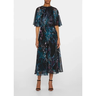 Vestido midi de cóctel floral negro con capelet de chifón Teri Jon Rickie Freeman 8 Foto 1 de 4