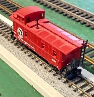N Scale Atlas Great Northern Cupola Caboose with knuckle couplers - Image 1 of 1