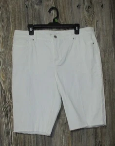 Style & Co Jeans NWT Curvy Fit White Shorts Size 16 Cotton & Spandex Raw Hem - Picture 1 of 10