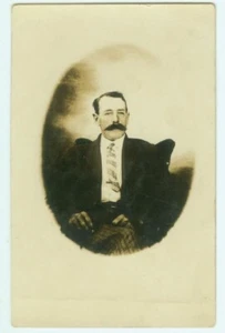 DE COLECCIÓN RPPC FOTO REAL POSTAL BIGOTE HOMBRE PERRY IA CE NEGRO 1912 110120 - Imagen 1 de 2
