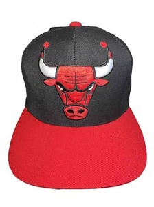 Cappello berretto Chicago Bulls nero rosso bianco marca Mitchell & Ness con snapback Bull - Foto 1 di 16