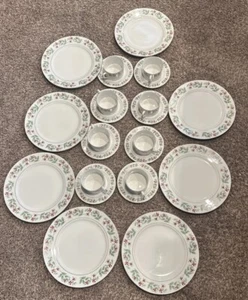Set of 24 Gibson Festive Holly & Berry Cups Saucers Plates Christmas Holiday Vtg - Picture 1 of 11
