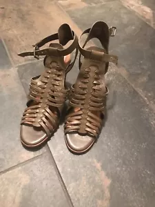 Gianni Bini Shoe. 9.5 - Picture 1 of 4