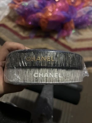 Cinta de vacaciones Chanel 2 rollos (blanco y dorado + negro y dorado) 7/8" de ancho x 25 metros Foto 1 de 3