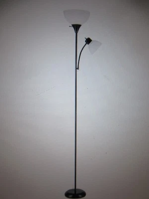 Globe Delilah 72 pulgadas Lámpara de pie antorcha negra mate con luz de lectura ajustable Foto 1 de 4