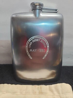 Frasco de whisky plateado vintage/raro Lord Derby cena mayo 1930 usado Foto 1 de 4