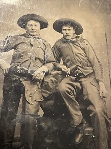 Antica Fotografia Originale Tintype Uomini Fuorilegge Uomini Cowboys Wild West - Foto 1 di 5