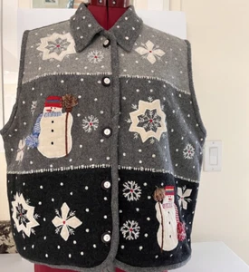 Keren Hart Christmas Sweater Vest Size Large 5 Button ~Not an Ugly one - Picture 1 of 6