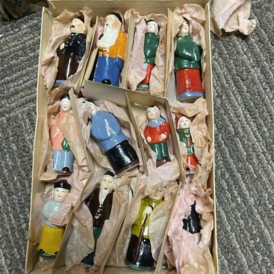 Juego de figuras de porcelana china vintage. 12 figuras aprox 2” Foto 1 de 4