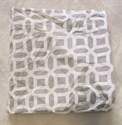 POTTERY BARN KIDS CRIB SHEET 100% ORGANIC COTTON 25x53 INCH GRAY WHITE GEOMETRIC - Image 1 of 4