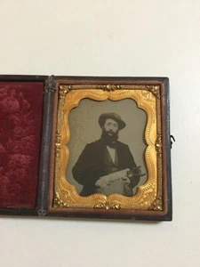 MANN SITZEND MIT EINER SÄGE - 1/6 PLATTE - BÜRGERKRIEGSZEIT - Bild 1 von 3