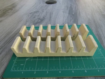 Setter de azulejos Orton, zancos de horno, ligeramente usado, un par, cerámica Foto 1 de 3