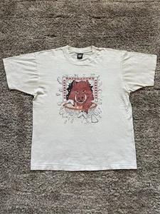 Vintage Arkansas Razorbacks College Basketball 90s Artwork T-Shirt XL - Bild 1 von 8