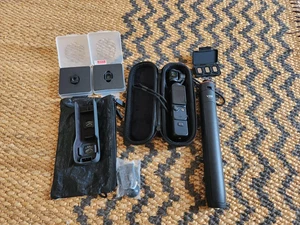 DJI Osmo Pocket 3 with Accessory Bundle - Imagen 1 de 5