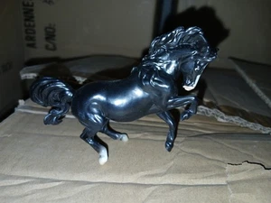 Breyer Stablemate Black Anniversary Horse Croix - Bild 1 von 2