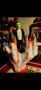 VINTAGE, 1980 REMCO, CUSTOM, 4" COUNT DRACULA FIGURE (G-N-D W/BLACK LIGHT) & HAN - Picture 1 of 7