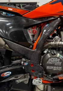 PRO PROTECTORES DE CUADRO DE CARBONO ALTO KTM EXC150 EXC250 EXC300TBi 2024-2025 - Imagen 1 de 5