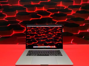 2018 Apple MacBook Pro 15 TOUCH BAR 16GB 500gb SSD 4.3GHz i7 Turbo NEW BATTERY
