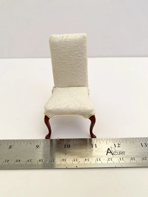 Cadeira Bespaq Vintage Miniatura para Casa de Bonecas - Imagem 1 de 4