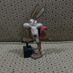Very Rate Vintage 1994 Wile E Coyote Acme Dynamite Plunger Pvc Figure - Picture 1 of 7