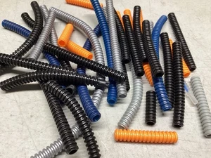 LOTE GRANDE DE 35 PIEZAS DE MANGUERA ACANALADA LEGO COLORES SURTIDOS TAMAÑOS MANGUERAS - Imagen 1 de 2